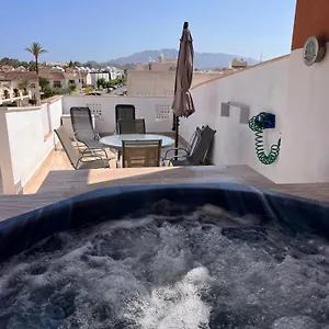 https://atico-helena-con-solarium-y-jacuzzi-privado-en-laguna-beach.es-andalucia.com